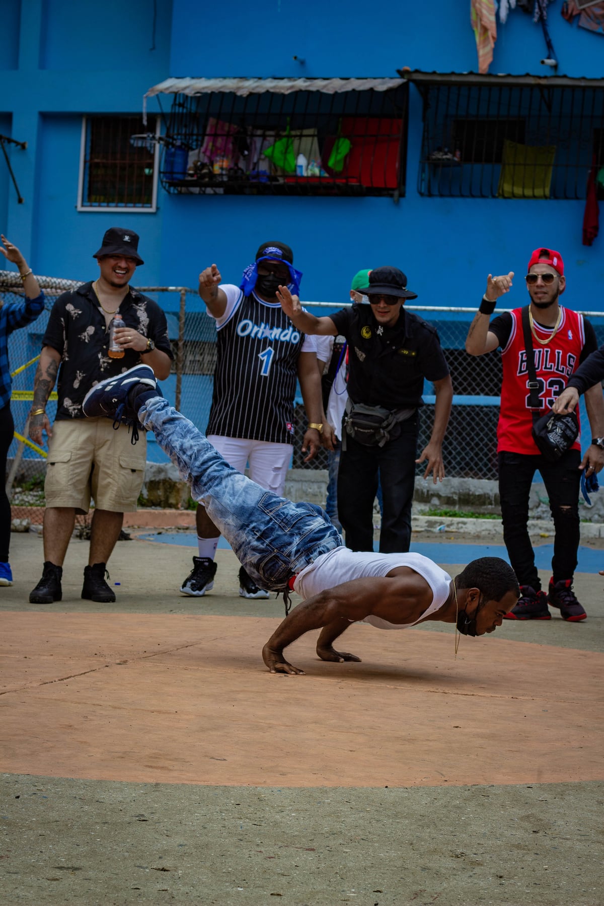 Barrio Pérez y Amigos del Barrio Crew lo hacen otra vez. Destacados artistas  participan de Cypher Vol. 2