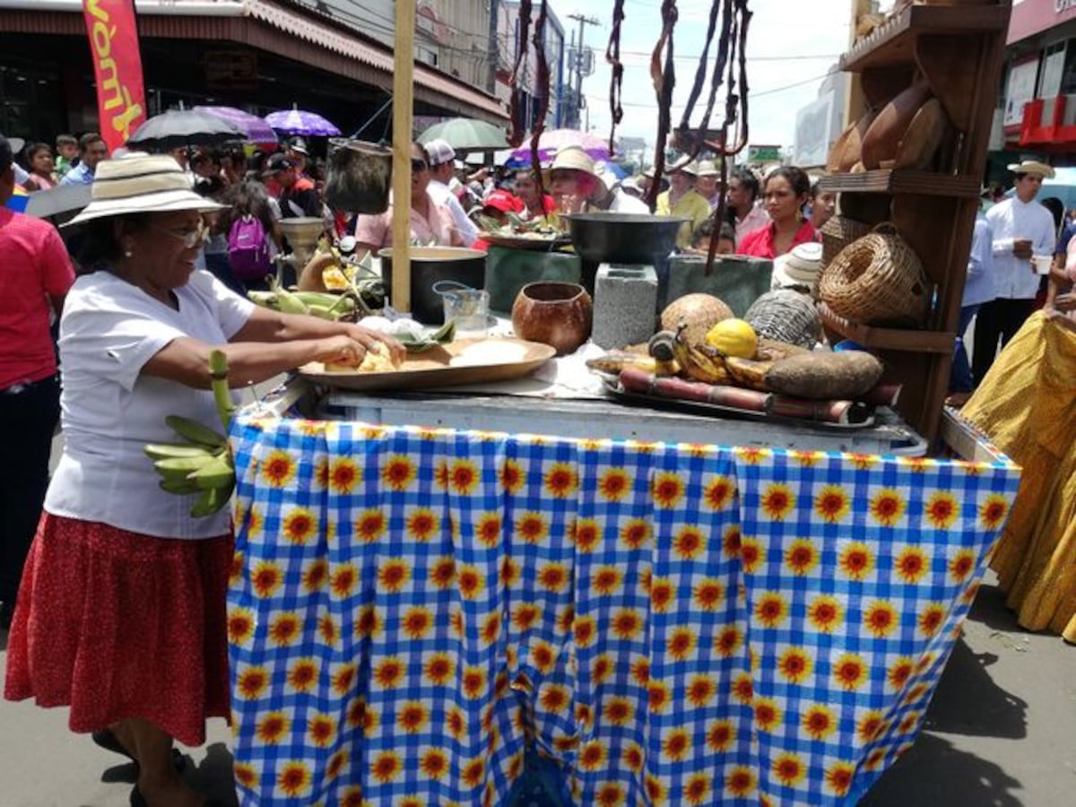 Tercer desfile Folclórico rescatando las costumbres y tradiciones en Veraguas 
