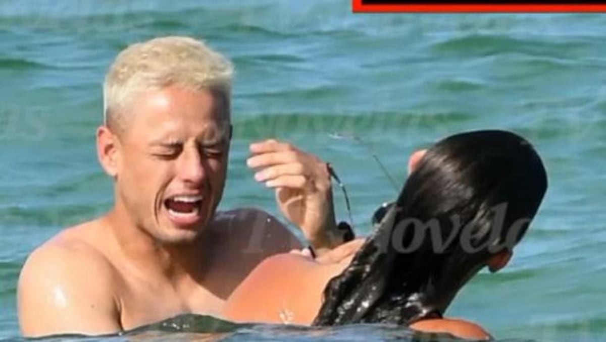 Chicharito olvida su eliminación mundialista en la playa con su nuevo pay