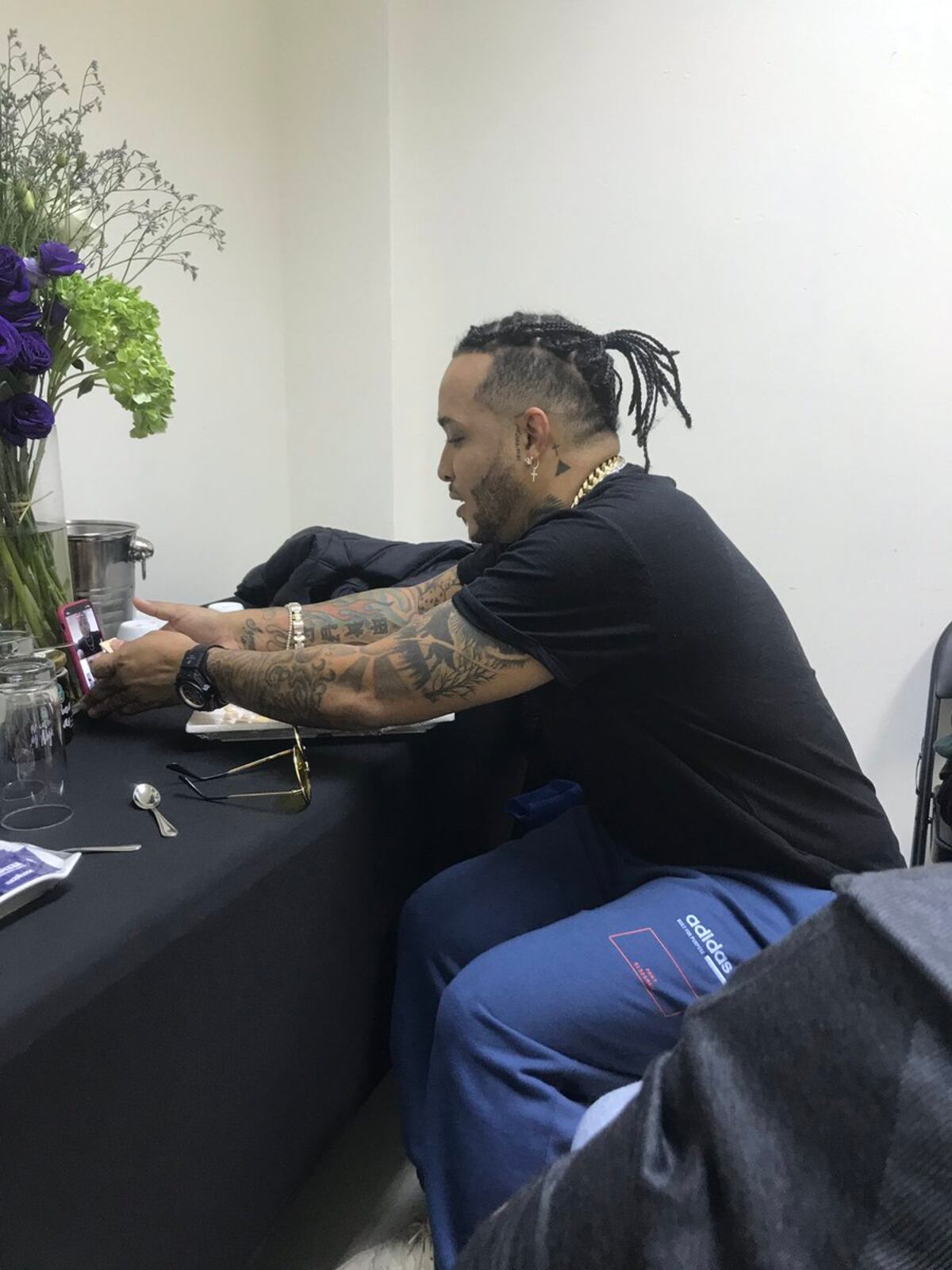 Baja calificación.Mr.Saik interrumpe presentación en Viña y ofrece disculpas