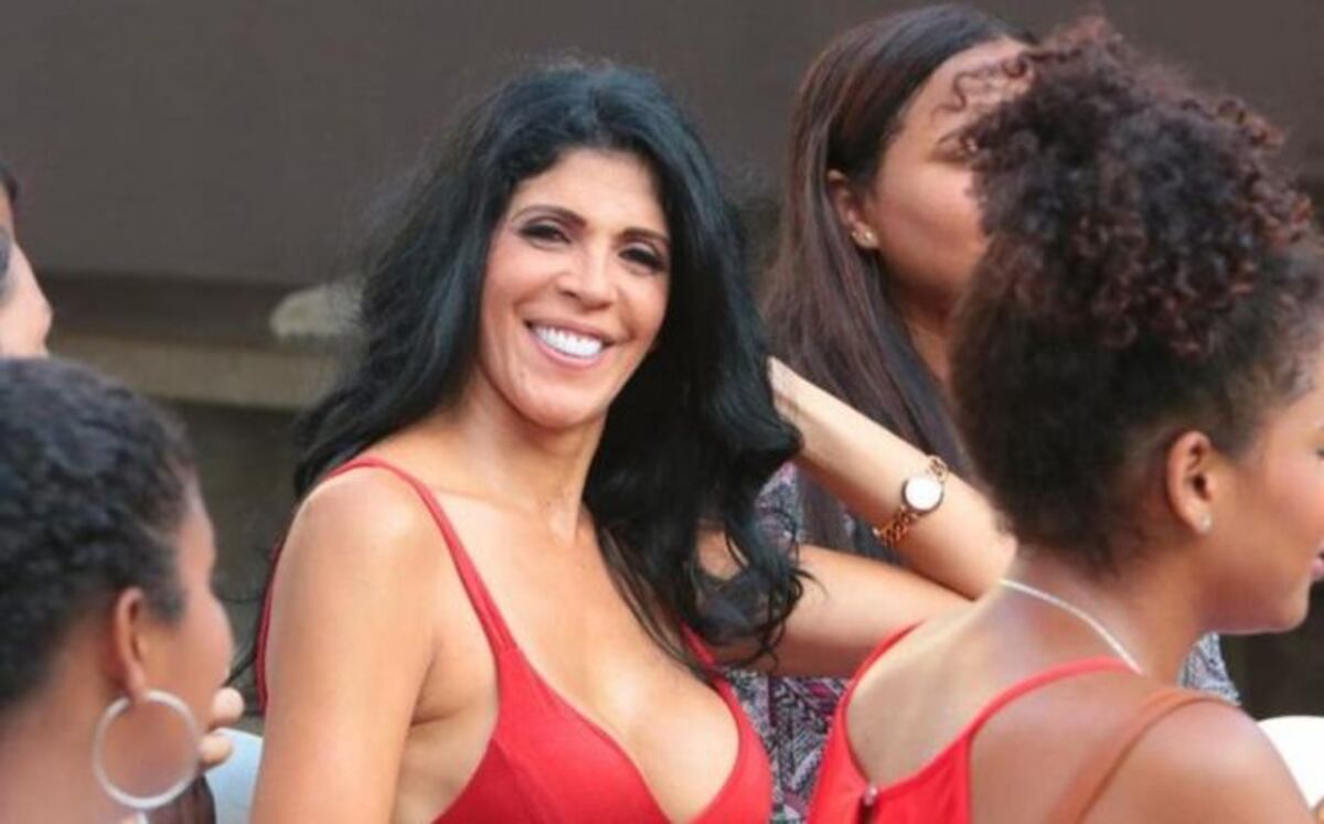 La selfie con la proxeneta La Madame que le costó el puesto a alto funcionario