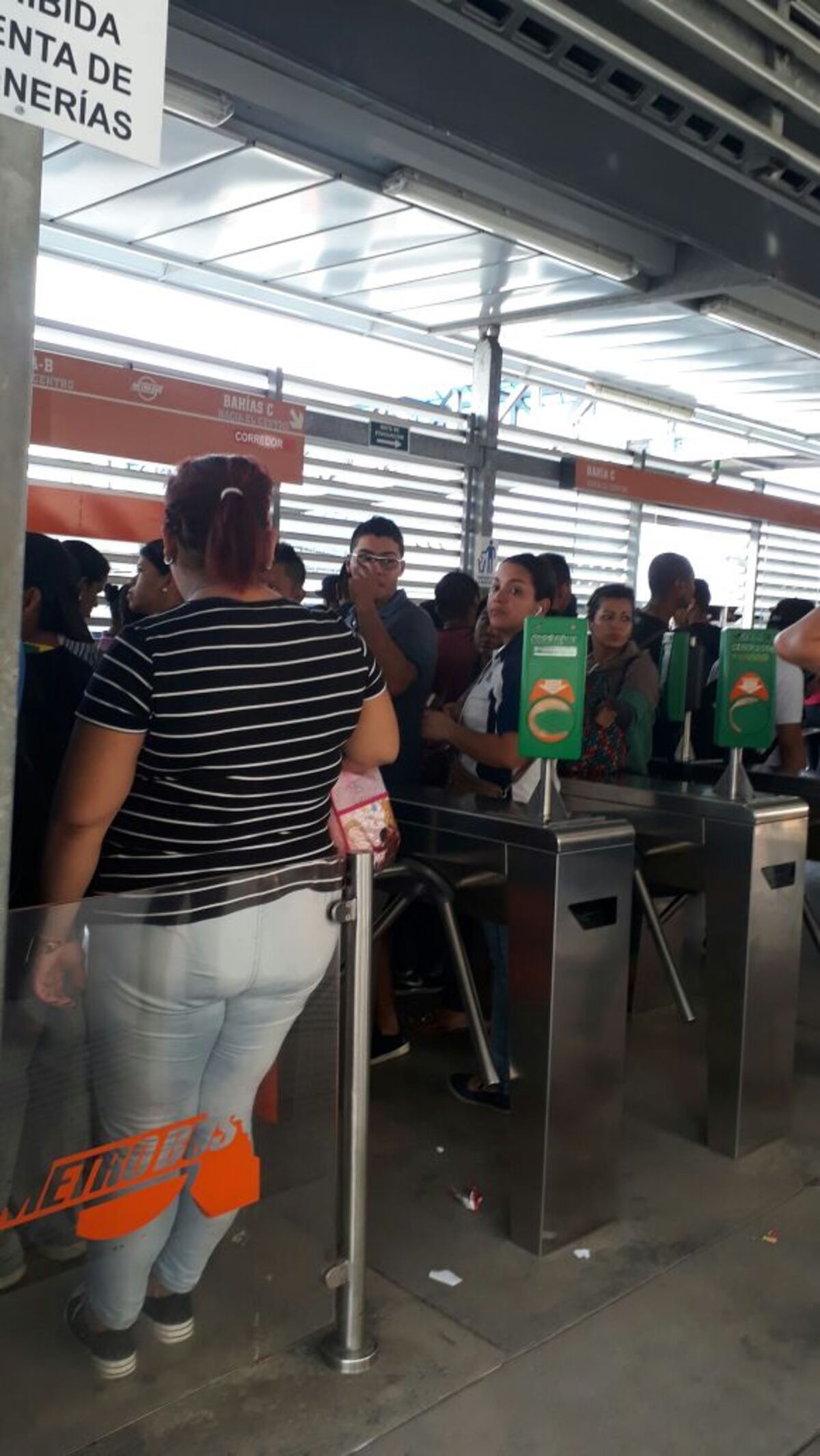 ¿Qué pasa? Cientos de panameños están paralizados ante la falta de transporte