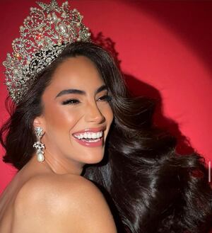 Se salvó Solaris Barba. El vestido de fantasía  llegó a tiempo para el Miss Universo