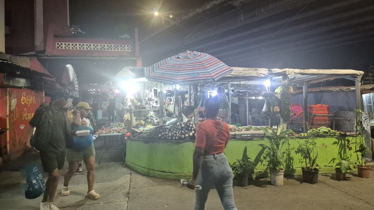 Saril a dólar y ventas lentas: así se mueve la 5 de Mayo antes de Navidad