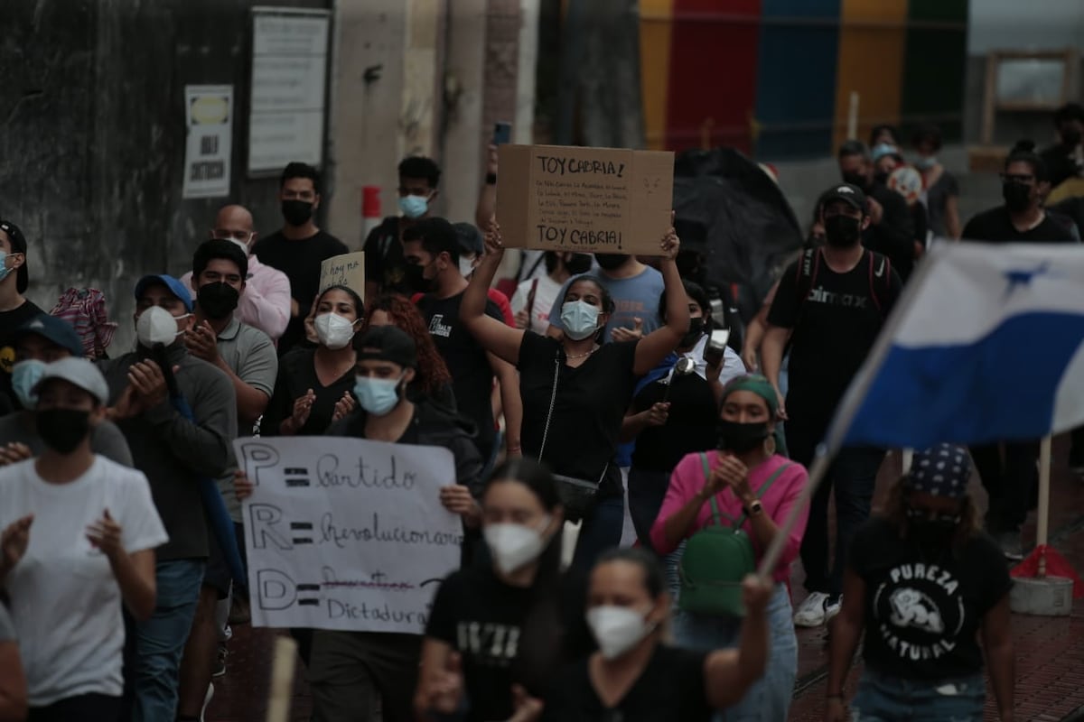Juventud panameña se va hasta la presidencia para demostrar su rechazo a la resolución 71