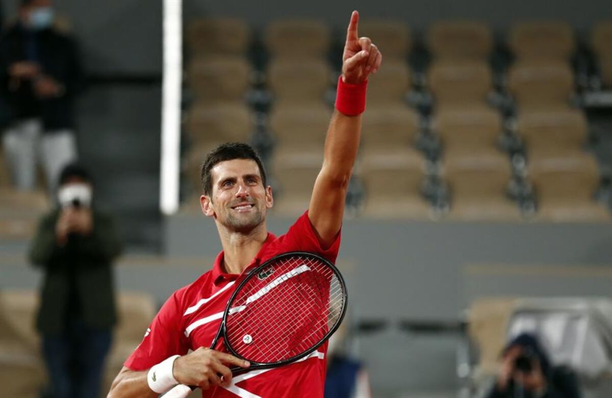 Djokovic se medirá a Nadal en la final del Roland Garros al vencer a Tsitsipas