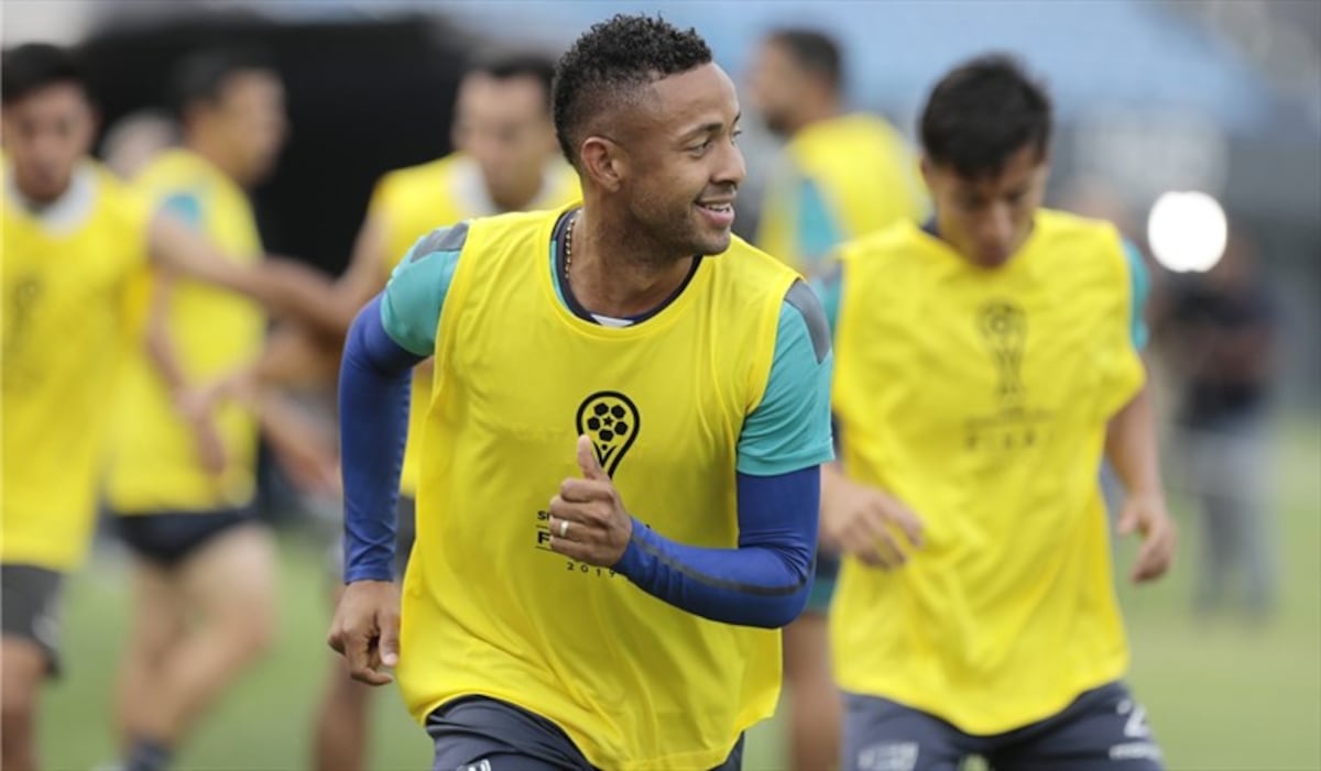 Ecuatorianos y chilenos se pelean al panameño Gabriel Torres