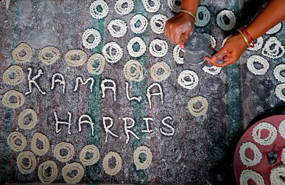 El pueblo indio de Kamala Harris reza para protegerla durante su investidura