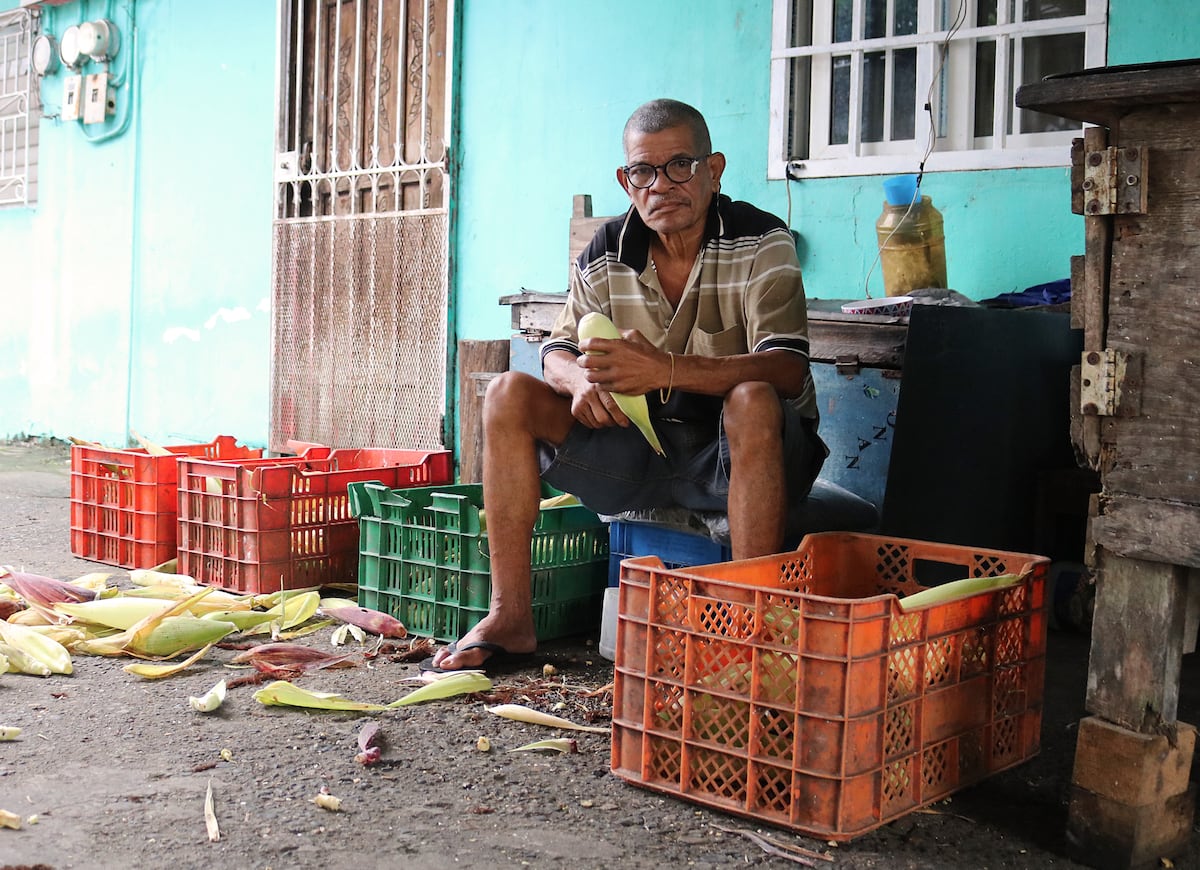 Esfuerzo y dedicación. Mariela lleva más de 35 años haciendo el famoso bollo pacoreño