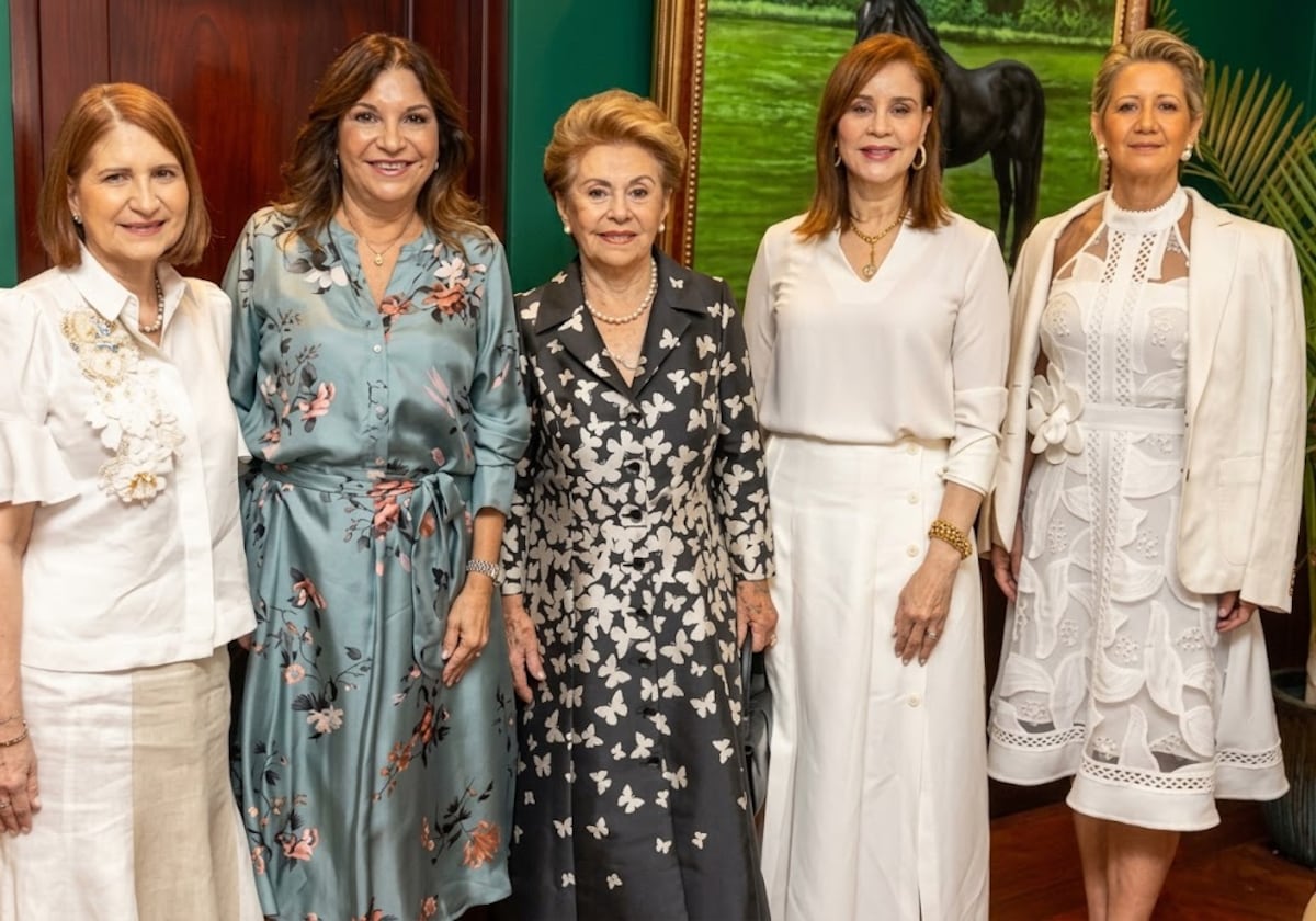 Están viendo bien: Lorena Castillo, Marta de Martinelli, Mireya Moscoso, Yazmín de Cortizo y Maricel de Mulino se unen