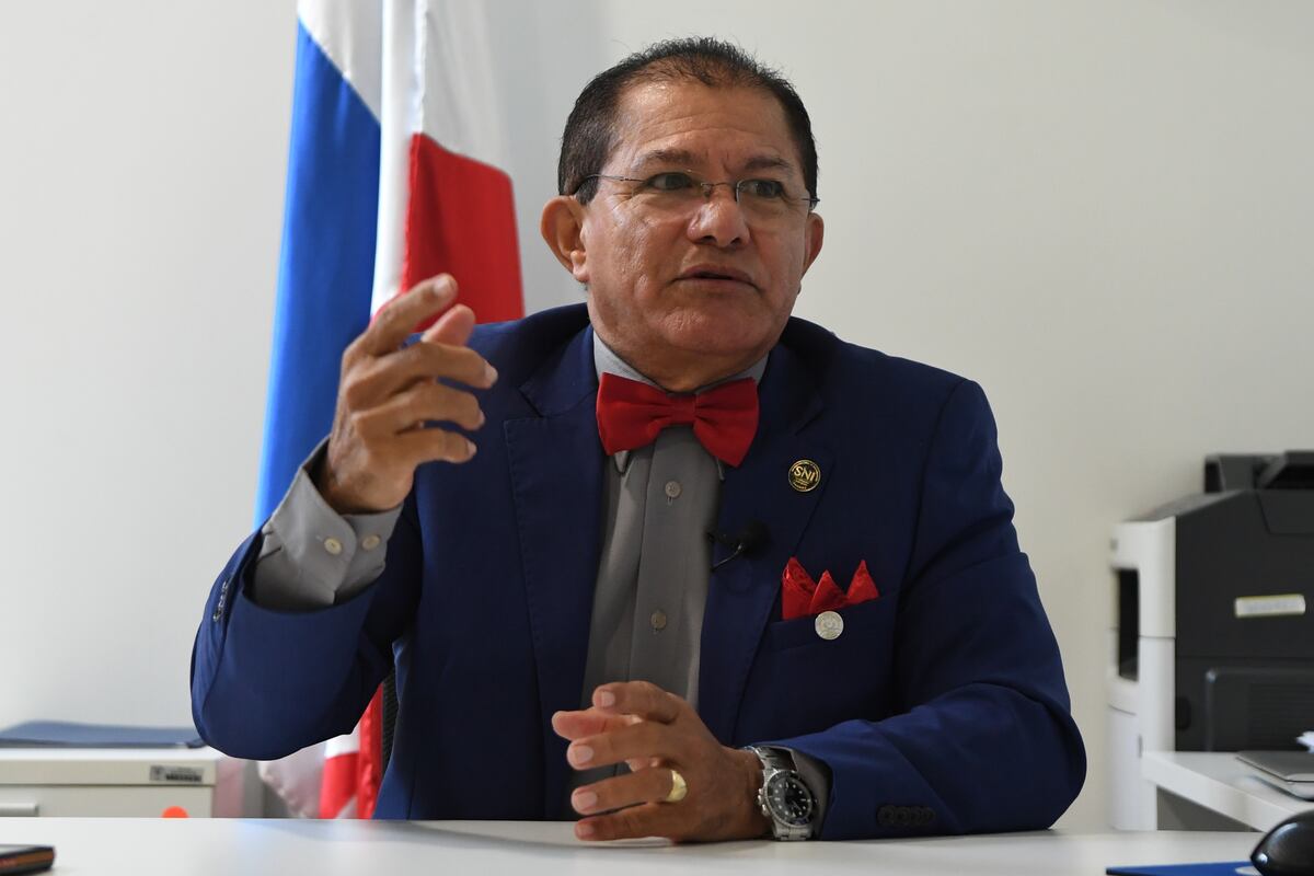 Asesor de la CSS sugiere controlar ingreso de estudiantes de medicina en las universidades