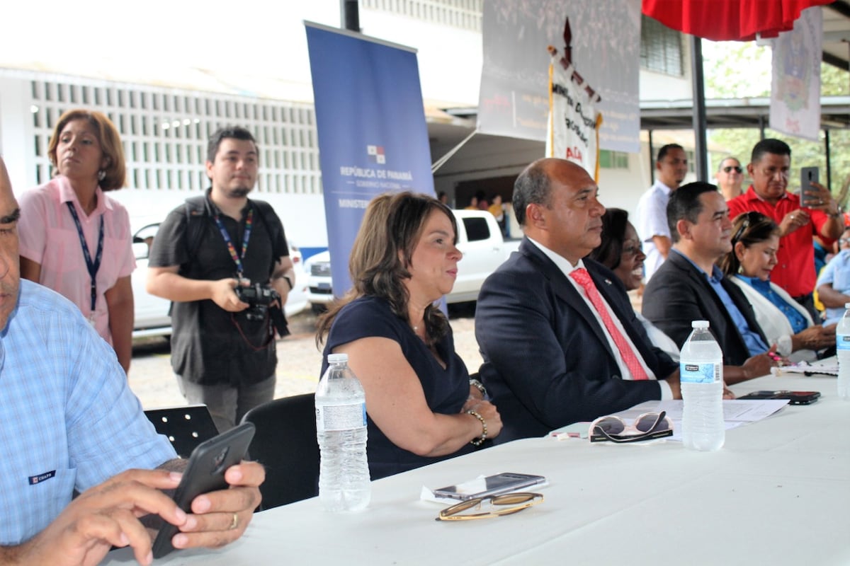 Colegio Cristóbal Adán de Urriola recibió ocho millones para remodelación