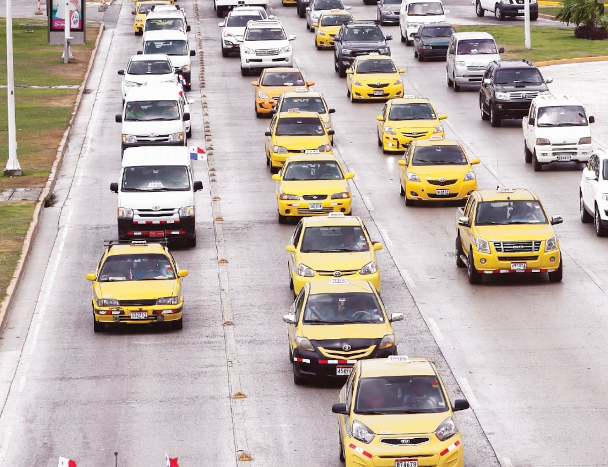 Gobierno llama a un diálogo a los transportistas, tras anuncio de paro  nacional el próximo lunes
