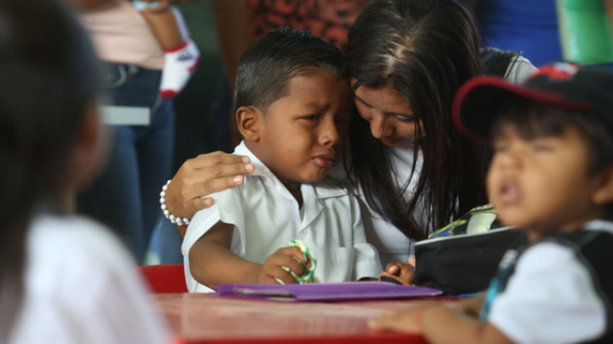 LAS LÁGRIMAS DE PADRES Y NIÑOS. Cuando acuden por primera vez a la escuela 