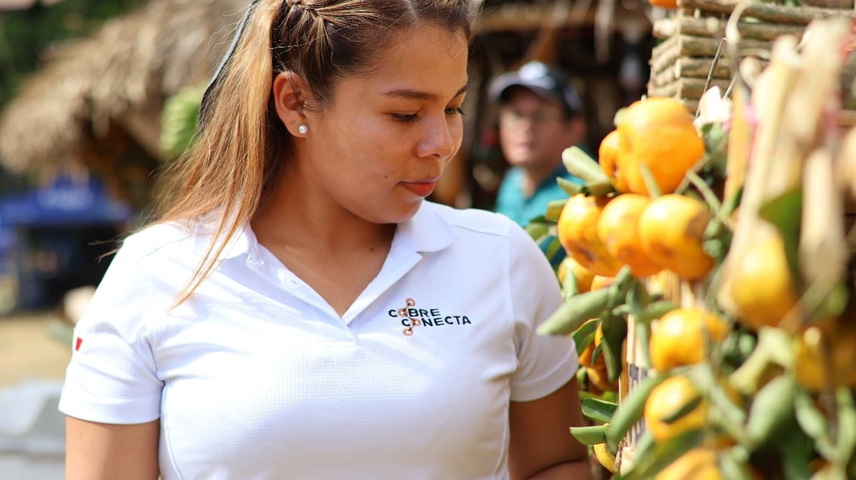Cobre Conecta fomenta el diálogo abierto con las comunidades durante su participación en la Feria de la Naranja