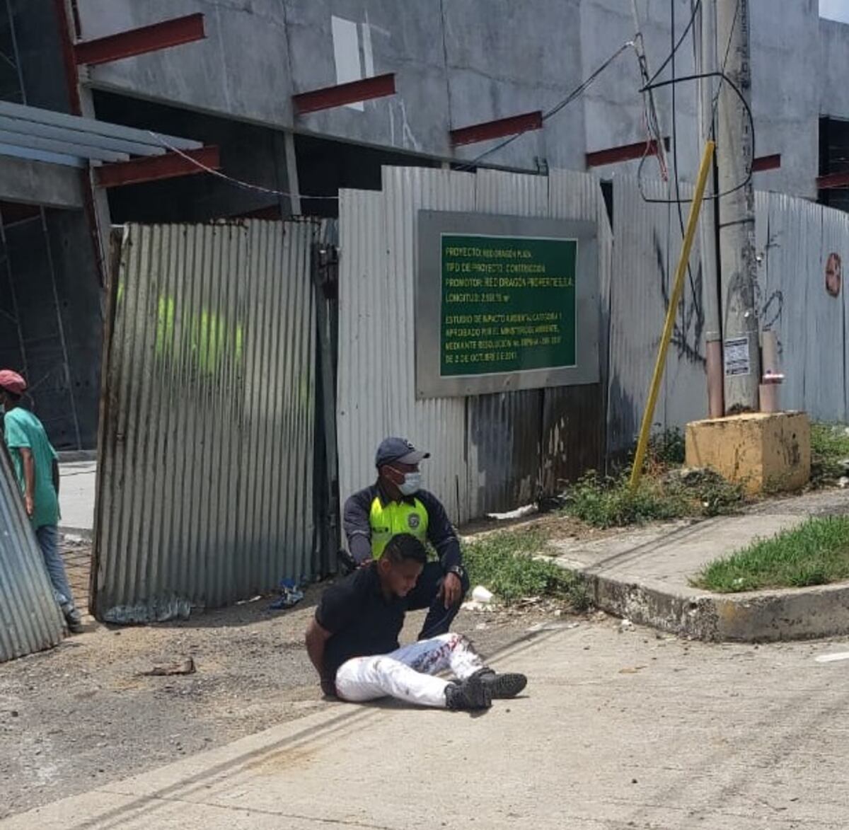 Queda detenido por apuñalar y matar a buhonero 