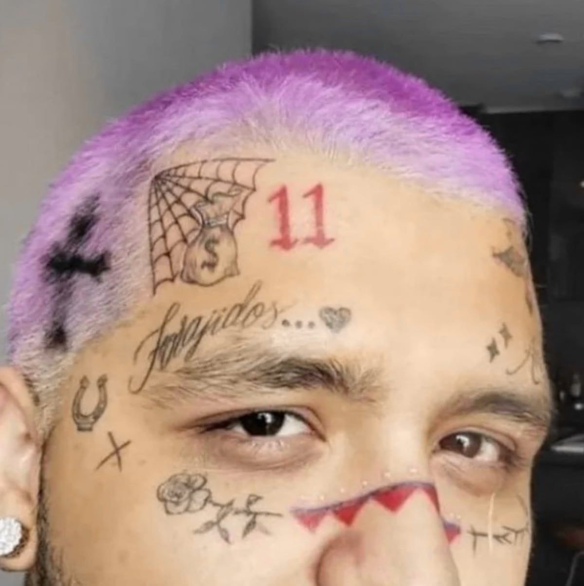 Ups. Nodal habría olvidado a Belinda  con ella y ya se hizo otro tatuaje 