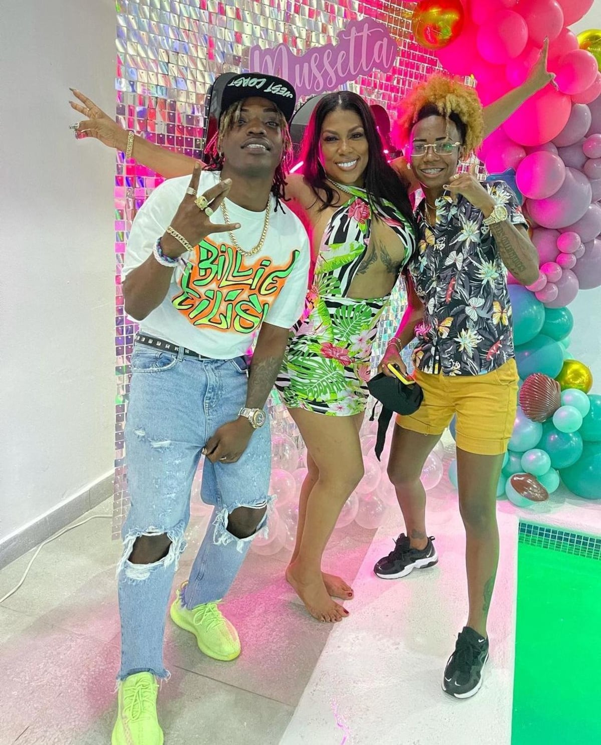 Burbuja familiar grande. Fiesta de Mussetta: sin mascarilla, sin distanciamiento y con concierto