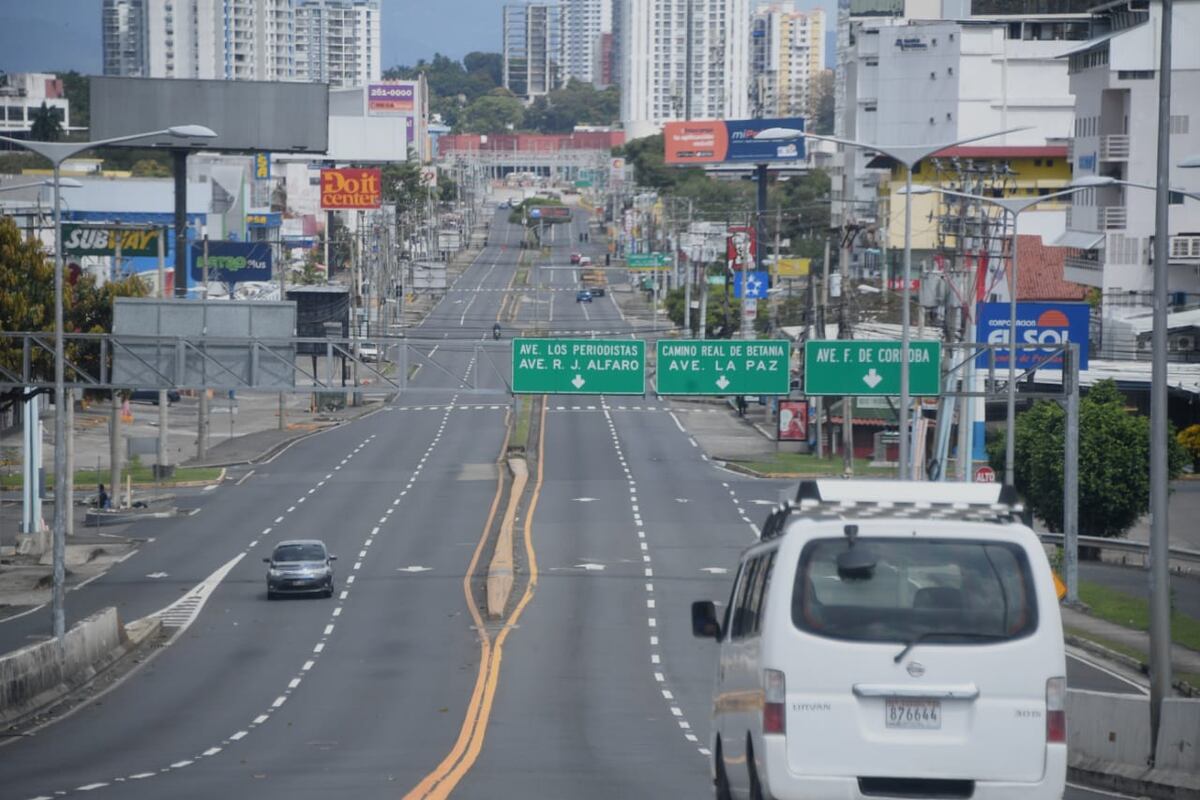 Atentos. Reglamentan trámites para retiro de vehículos y otros bienes inmuebles de las aceras y calles del distrito capital