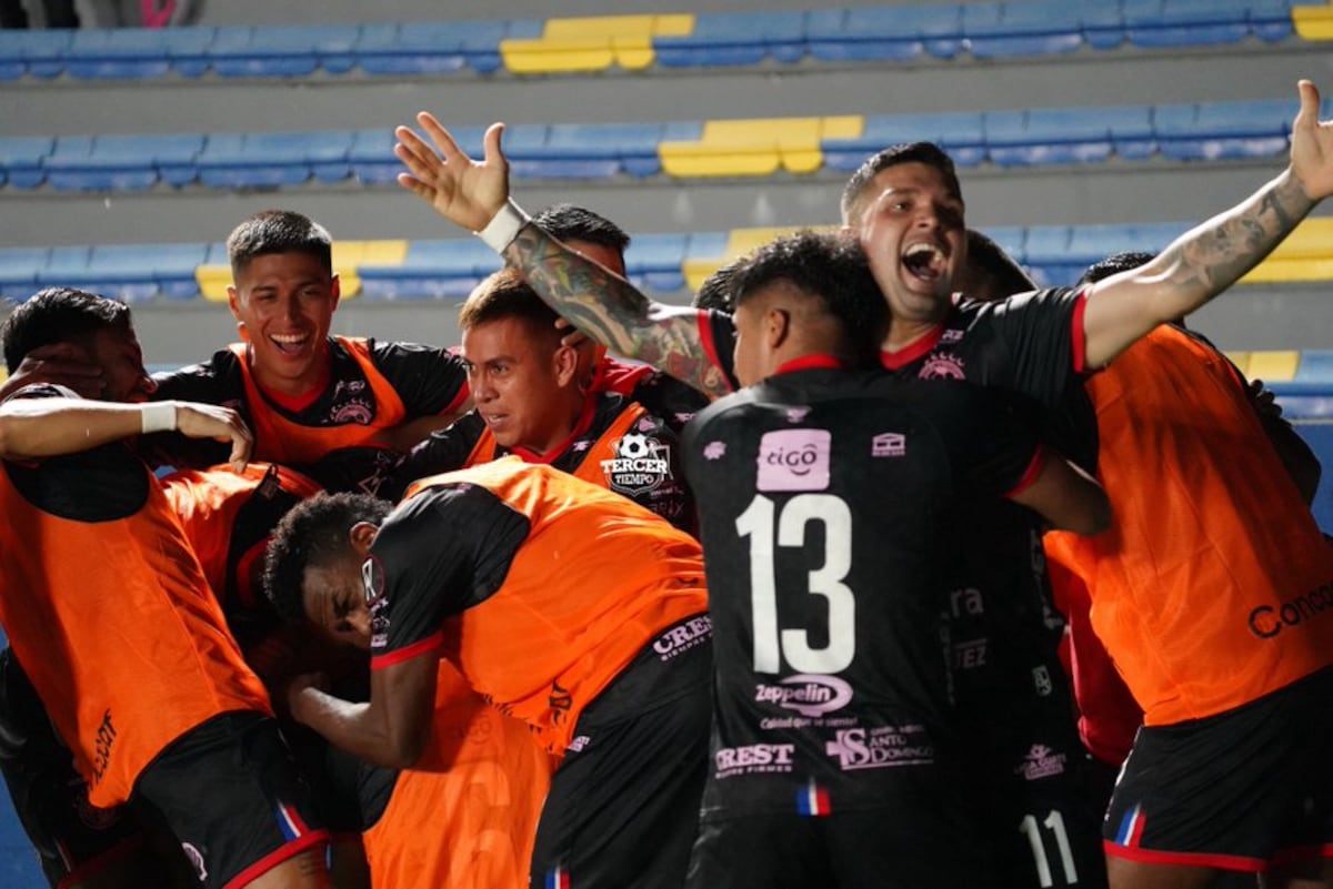 Sporting San Miguelito cae ante Xelajú y queda fuera en emocionantes cuartos de final