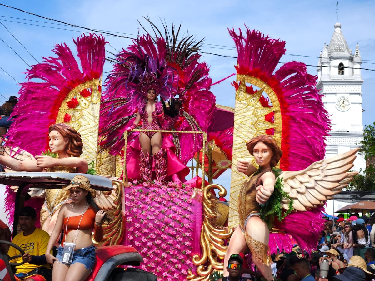 La Villa de Los Santos vibra con un carnaval repleto y ambiente encendido