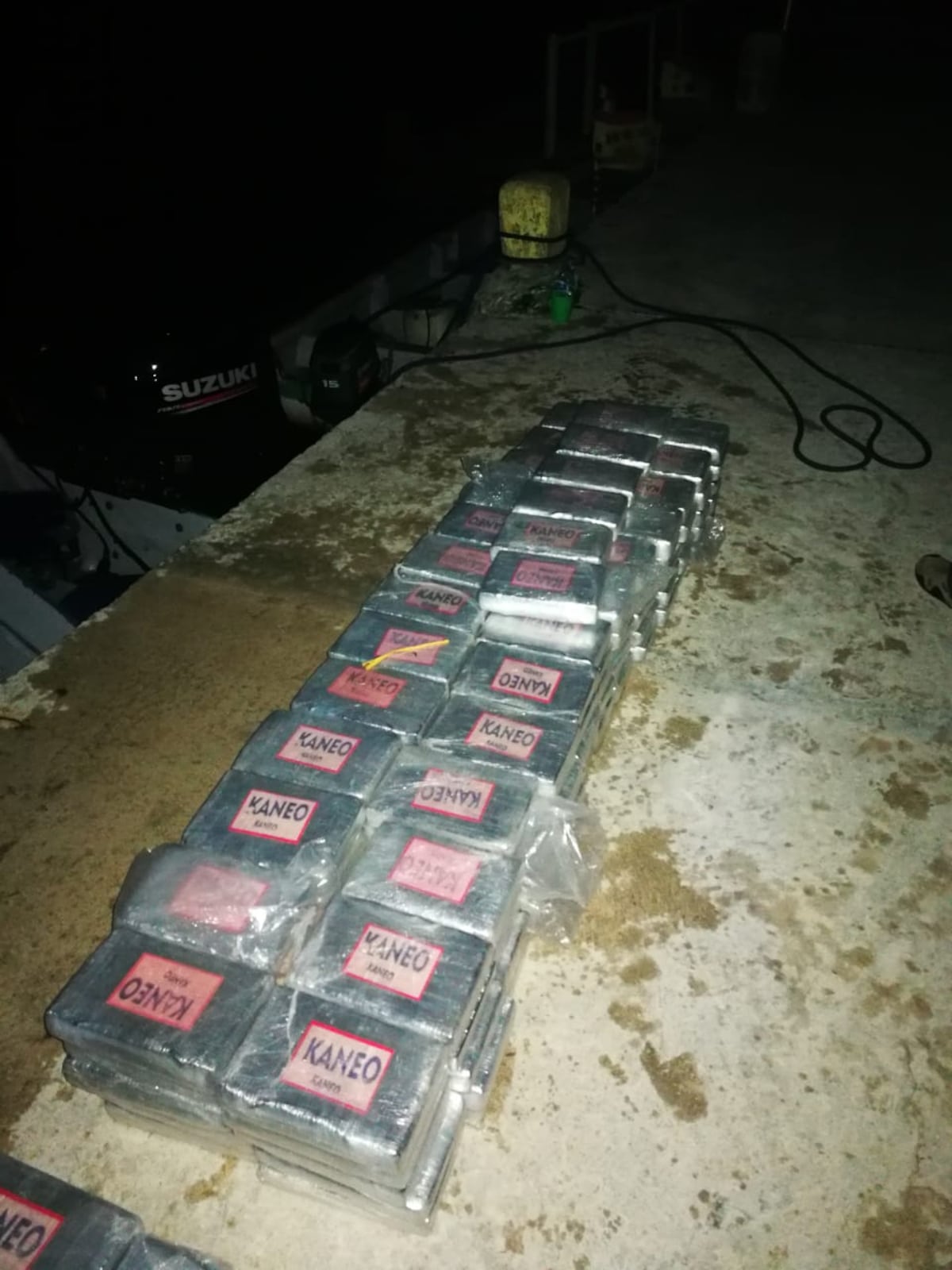 Senafront se enfrenta a tiros con colombianos en alta mar y les decomisa droga