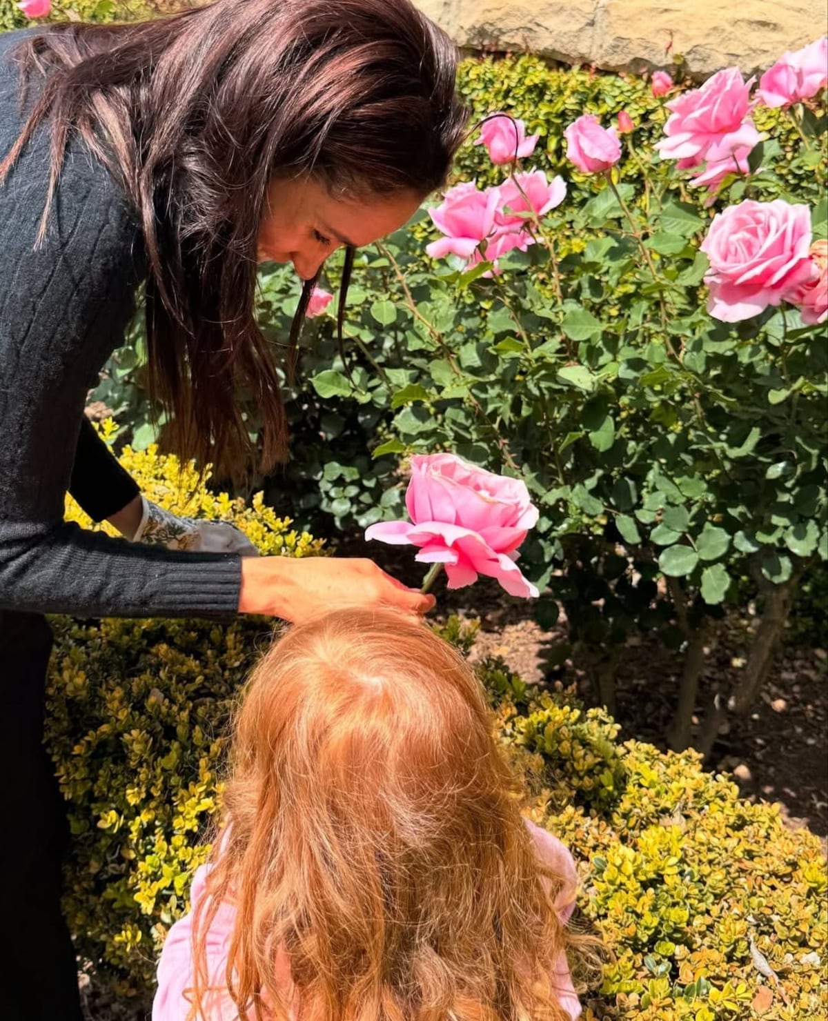 Meghan Markle comparte tiernas fotos inéditas de Archie y Lilibet