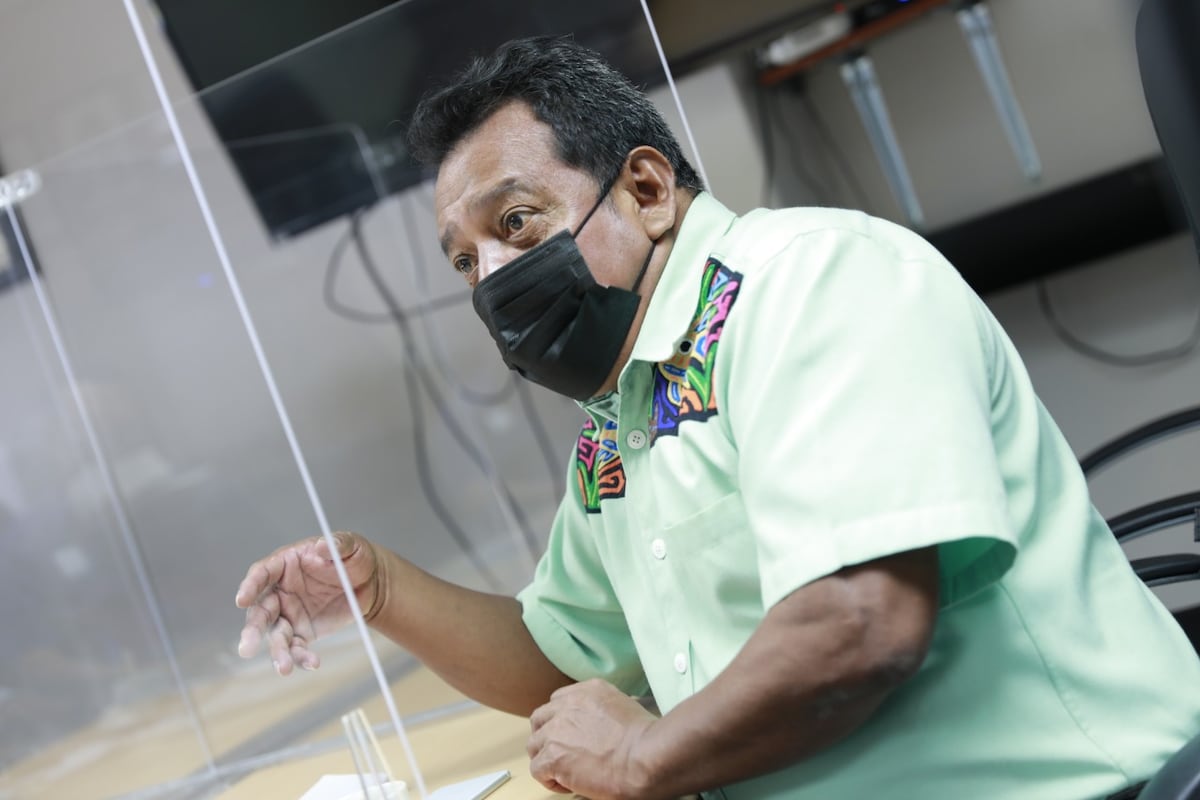 El pueblo Bri Bri denuncia invasión de tierras y tala de árboles ante el ministro de Ambiente