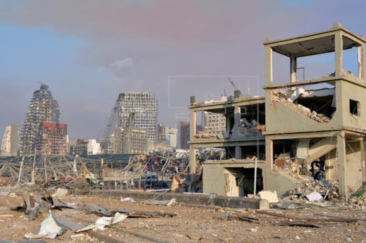 Así sorprendió la explosión de Beirut a un cura en plena misa| Video