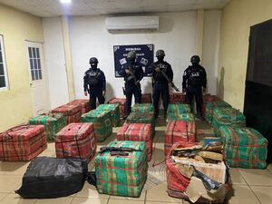 Desmantelan pista clandestina en Los Cantaros N°1: 633 paquetes de droga incautados