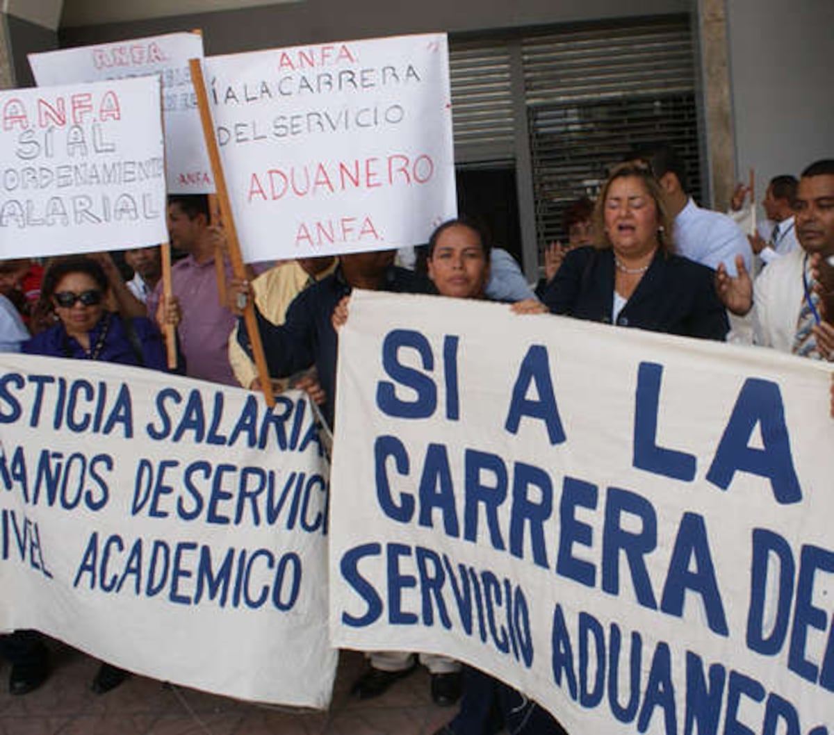 Trabajadores de Aduanas anuncian medida de fuerza