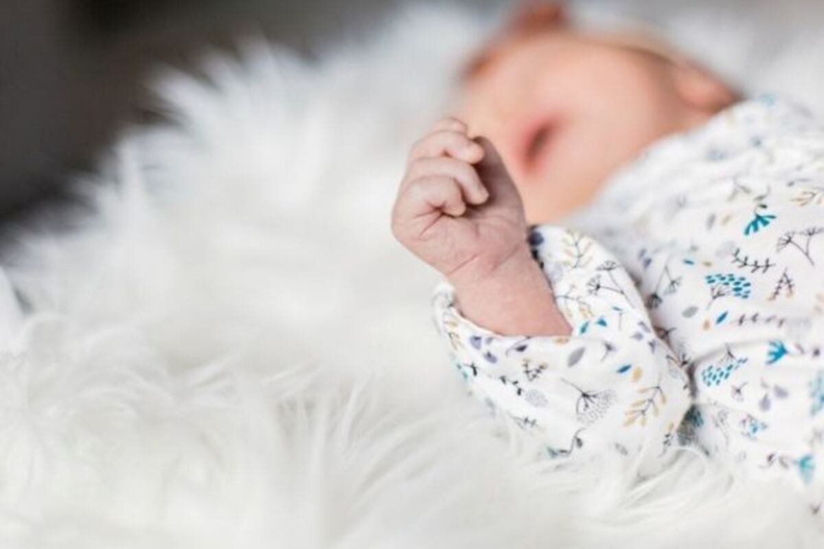 Abuela cambia el nombre de su nieto mientras la mamá estaba en el hospital