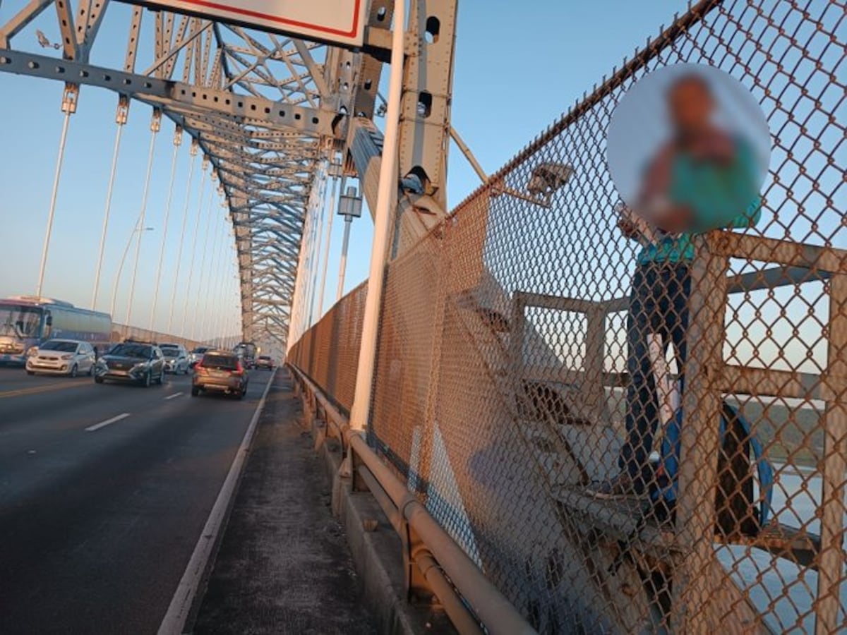 Emergencia en el Puente de las Américas. Rescatan a hombre que amenazaba con lanzarse. Video
