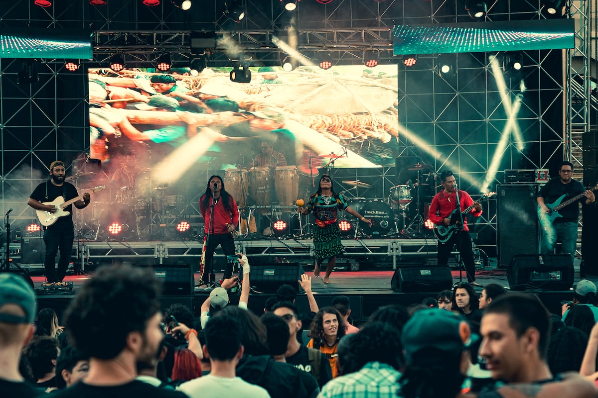 Con La Tribu, Medellín vibró y danzó a lo guna