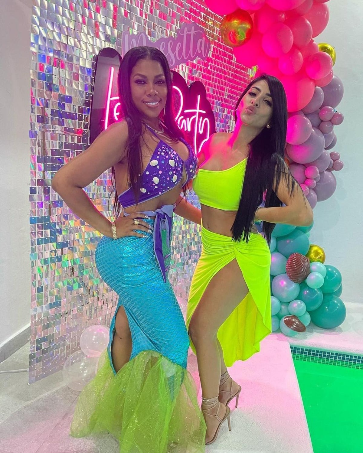 Burbuja familiar grande. Fiesta de Mussetta: sin mascarilla, sin distanciamiento y con concierto