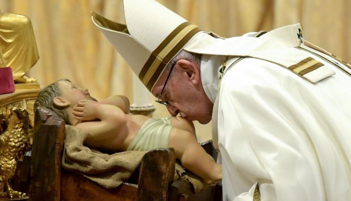 Papa Francisco celebra misa de Nochebuena en la Basílica de San Pedro