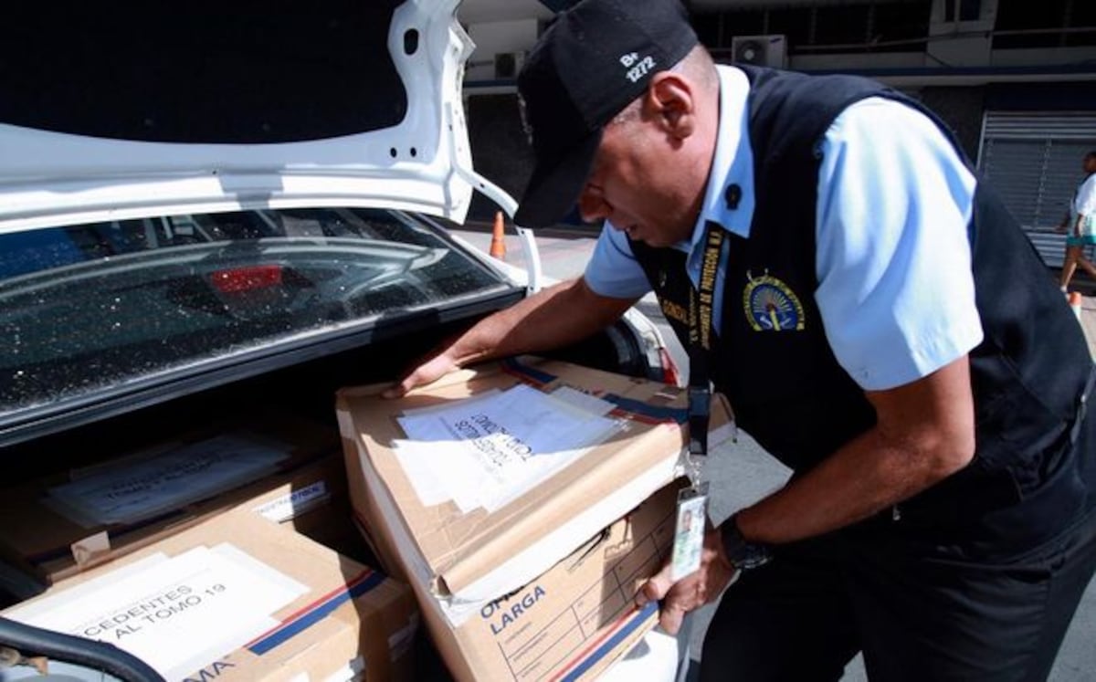 ¿Quién será el nuevo fiscal?Harry Díaz entrega al MP expediente de Martinelli