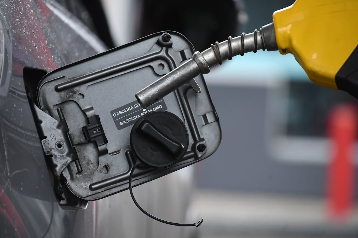 ¡Sube la gasolina! Conductores pendientes de los nuevos precios en Panamá