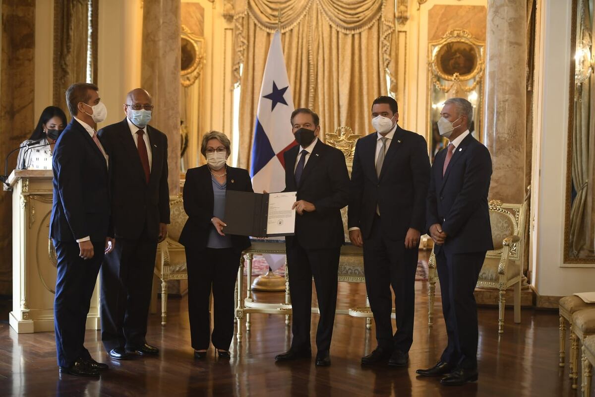 Cortizo se compromete a entregar 15 millones para impulsar la carrera judicial