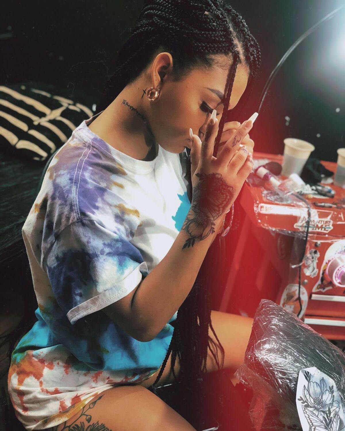 Piden 'Open Engli**’ con ella. El tatuaje de Anyuri que está mal escrito y la dejó en ridículo