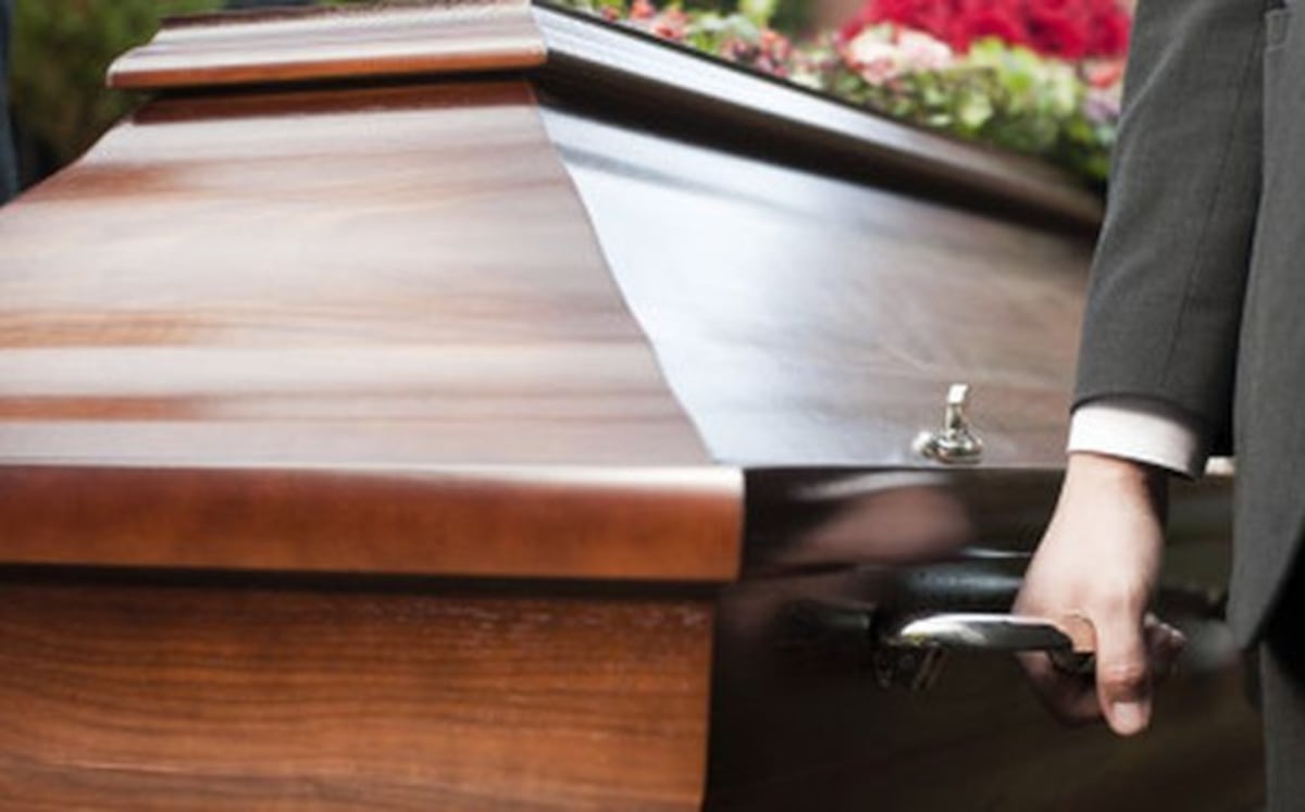 ¡WTF! Tenía diez días de muerta y dio a luz en el ataúd