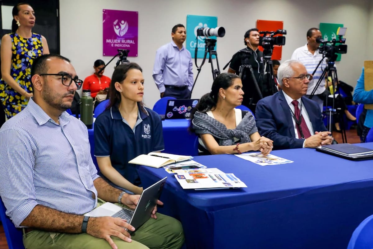 ¿Cómo atender a quienes viven en la calle? Mides reúne a instituciones para definir una respuesta conjunta