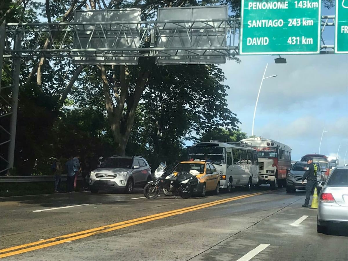 Accidente en el puente de las Américas entre buses deja cinco lesionados