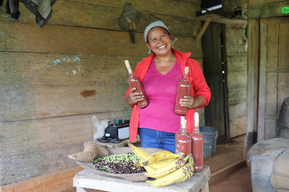 Con machete y botas: así trabaja Aida Rodríguez, una guerrera del campo en Panamá