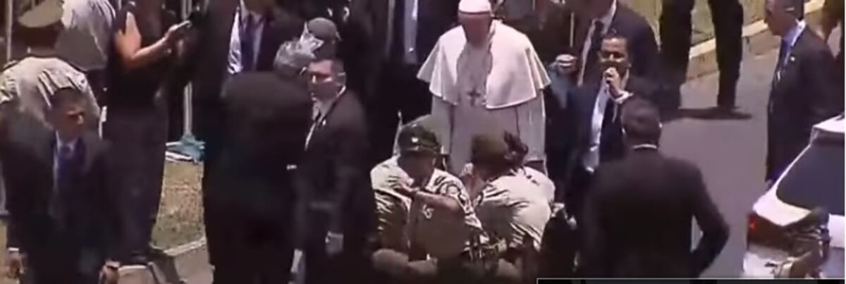 (VIDEO) El papa auxilió a policía chilena que se cayó de su caballo
