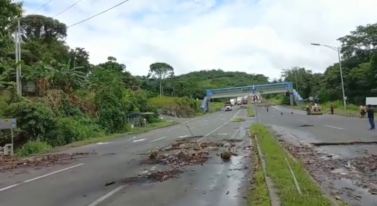 Abren vía en Viguí para que pase la caravana humanitaria hacia Panamá