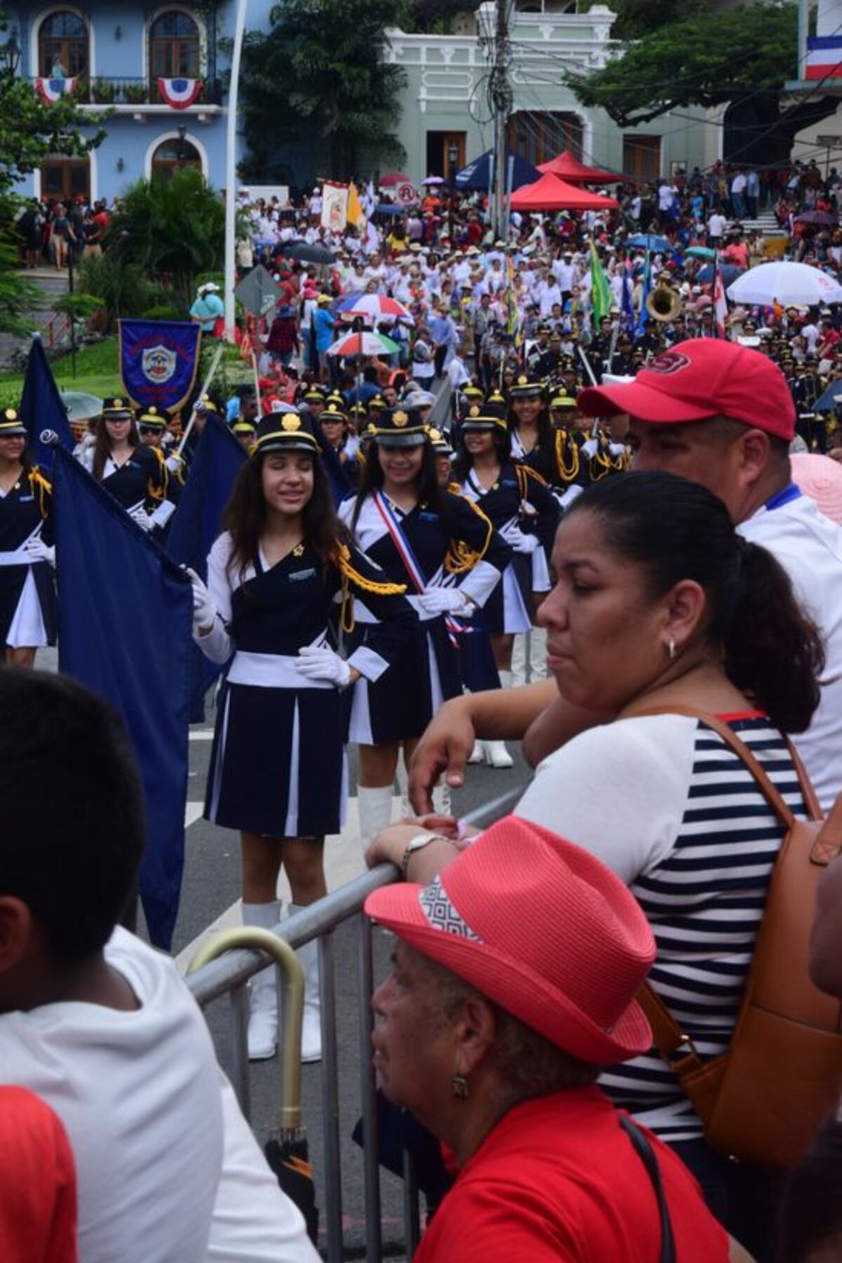 Dirigente magisterial pide que instituciones del Estado desfilen de último