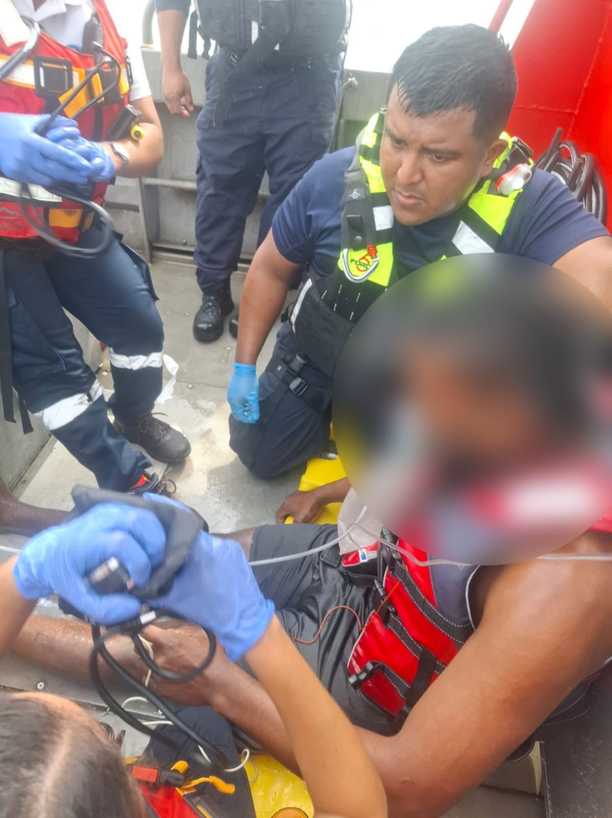 LO ÚLTIMO. Sobrevive al naufragio: rescatan a maquinista tras hundimiento en Puerto Caimito + VÍDEO