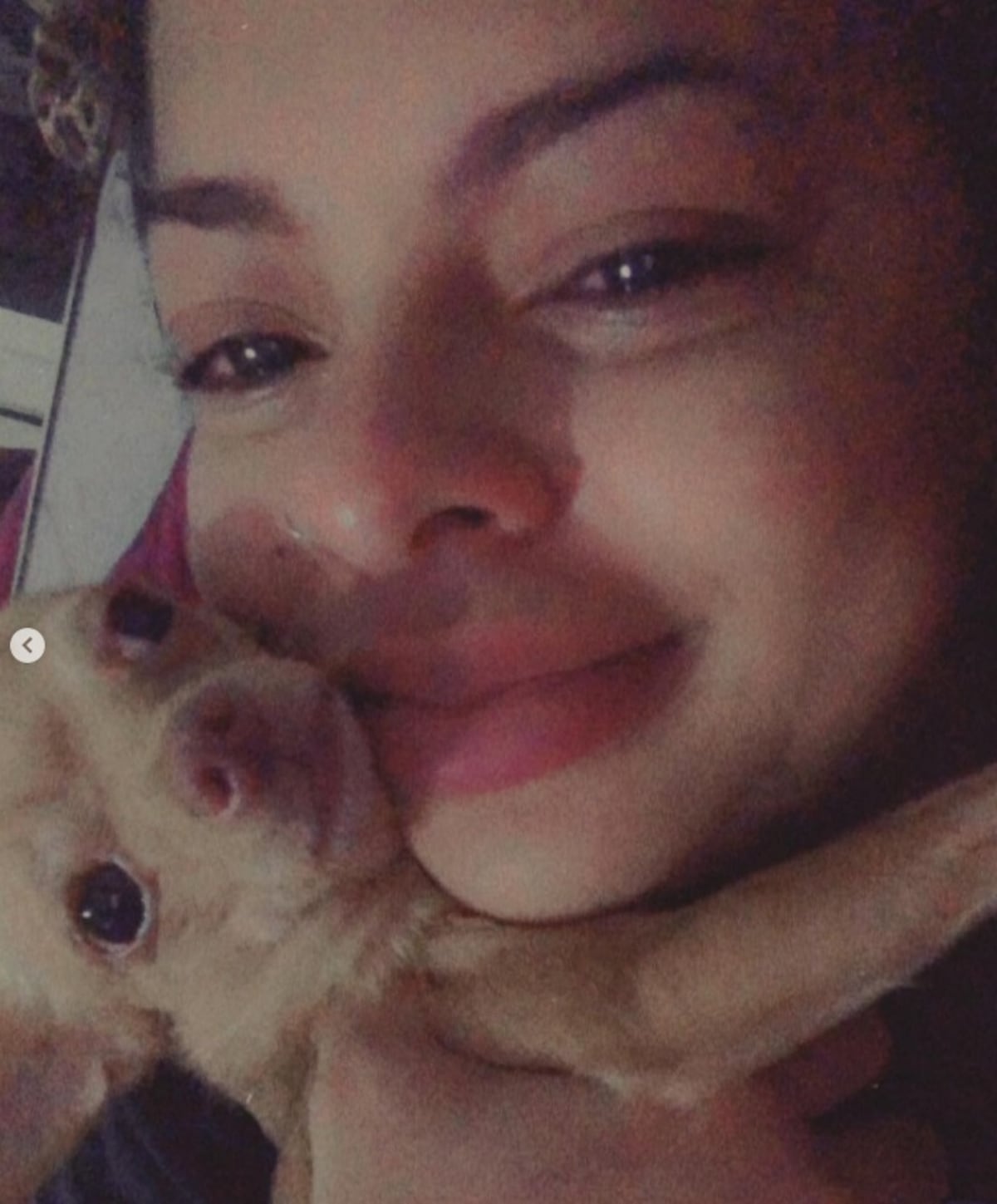 Nikeisha Sánchez de Calle 7 atraviesa difícil pérdida. Falleció su mascota Haley que le ayudó a superar la depresión