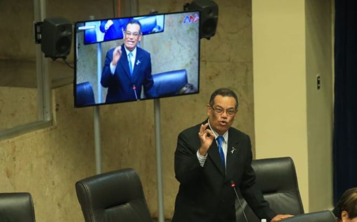 Cadena perpetua pide diputado para violadores y asesinos de mujeres